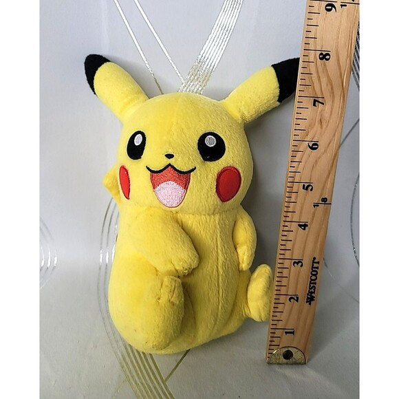 Lof of 3 Pokemon Pikachu - Graffiti Pikachu, Christmas Ornament & 2015 Tomy Toys - Picture 15 of 15